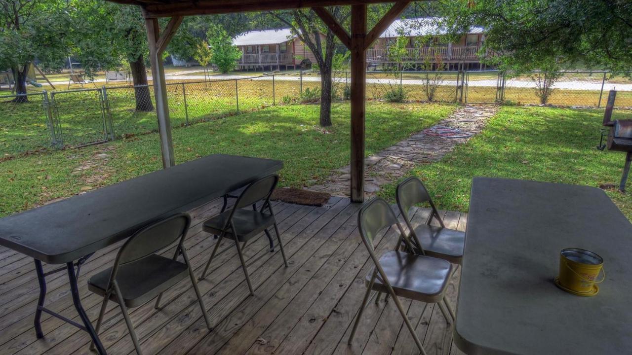 Riverstone Cabins Hotel Leakey Bagian luar foto