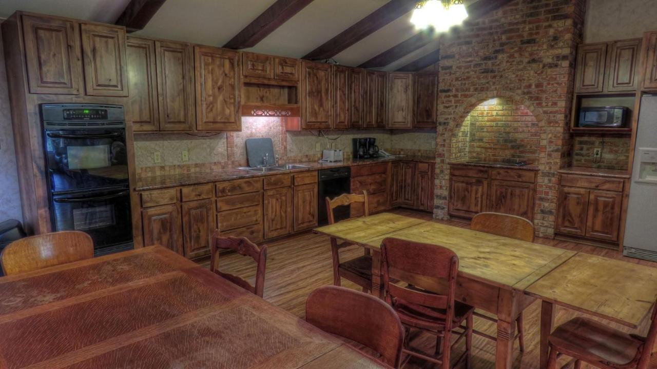 Riverstone Cabins Hotel Leakey Bagian luar foto