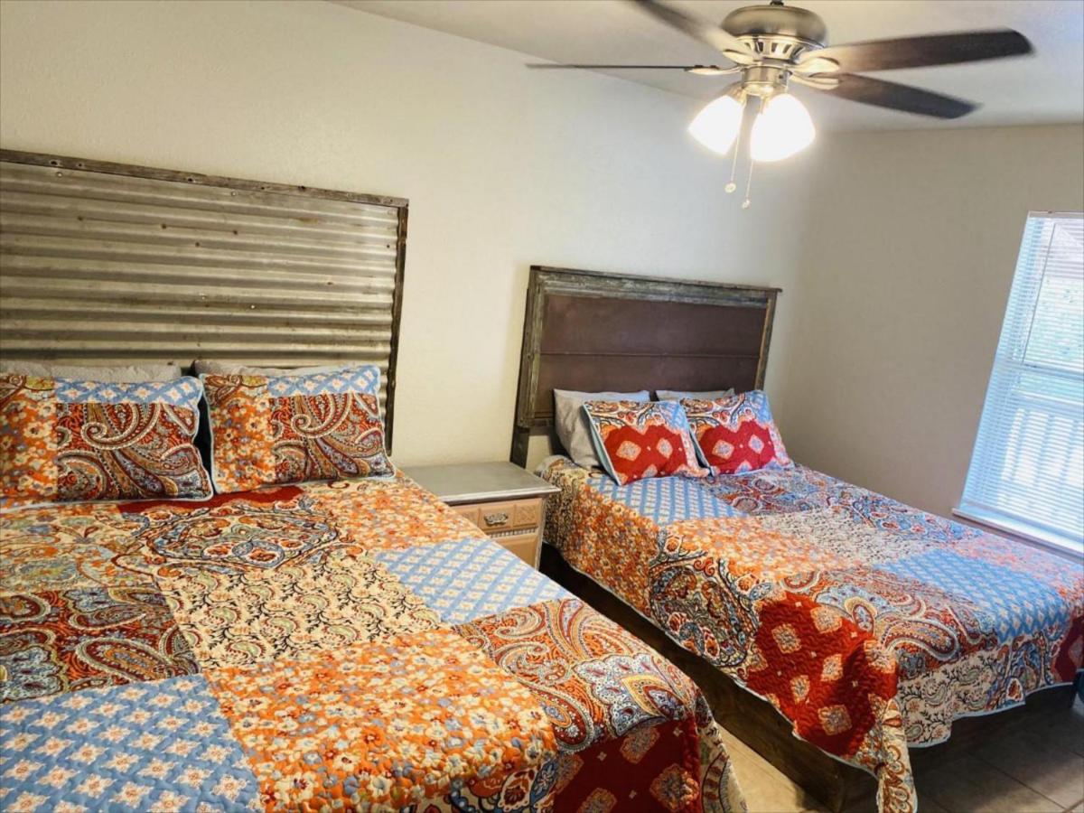 Riverstone Cabins Hotel Leakey Bagian luar foto