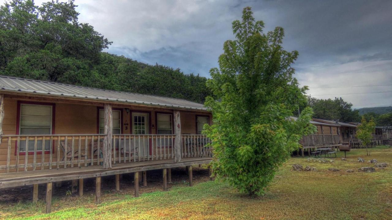 Riverstone Cabins Hotel Leakey Bagian luar foto